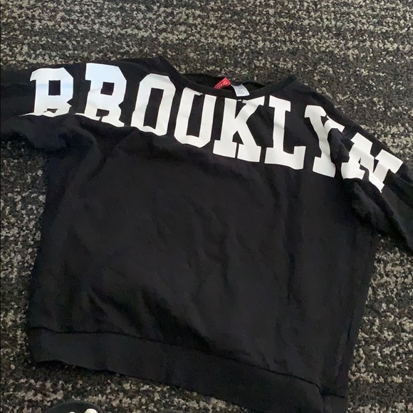 2 sweaters - Picture 3 of 3